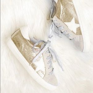 Low top sneakers Metallic foil sides, star accent